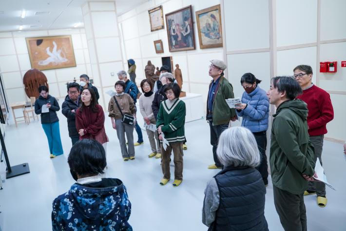 ガイドツアーの様子をイメージした写真です。