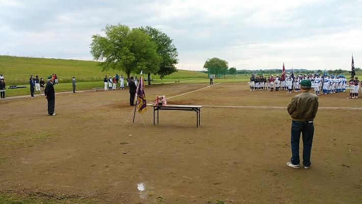 取手市野球大会開会式で市長があいさつをしている