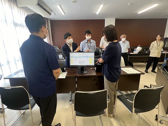RPAの説明を聞く市職員