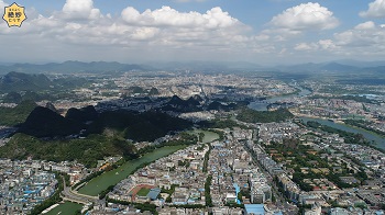 空から眺める市中心部（旧市街地）のサムネイル画像