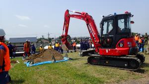 重機による工法実施風景